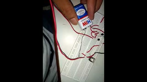 Security alarm using thyristor