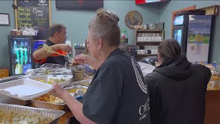 Everyday People Cafe in Bowling Green hosts Friendsgiving dinner