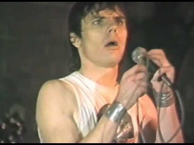 Guarda Chelsea - All The Downs - (Live at the Bier Kellar, Blackpool, UK, 1983) su YouTube Guarda Chelsea - All The Downs - (Live at the Bier Kellar, Blackpool, UK, 1983) su YouTube