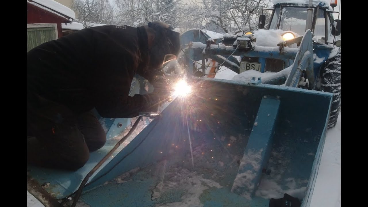 Tisdag 2026 01 06 Reparation av skopa, hur funkar traktorn och snöskottning