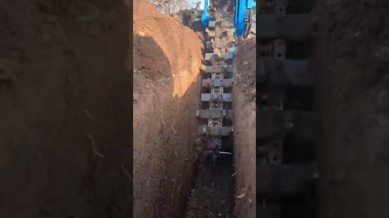 Chain trenching machine 