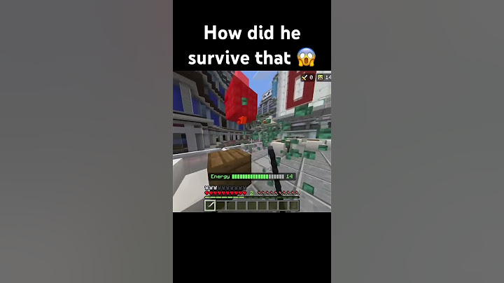 How did he survive that 😱 #minecraft #prophunt #hideandseek #roblox #shorts