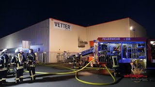 Brand in Industriebetrieb fordert beträchtlichen Sachschaden (Burbach/NRW)