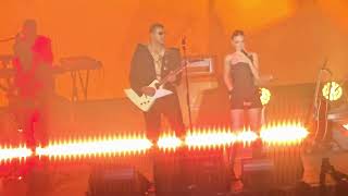 La mujer que bota fuego , Manuel Medrano ft Olivia Wald, Palacio de los Deportes, 27/11/ 2025