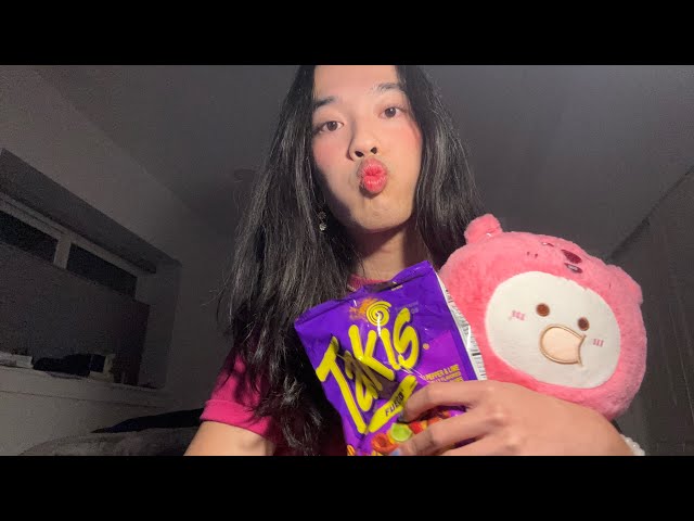 ASMR eating chips 😋(mukbang? idk lol)