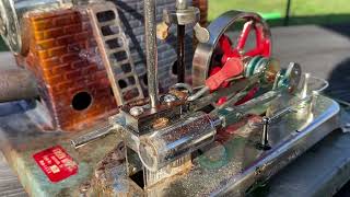 Simple Steam Engine. Watching a Jensen Model 75 steam engine