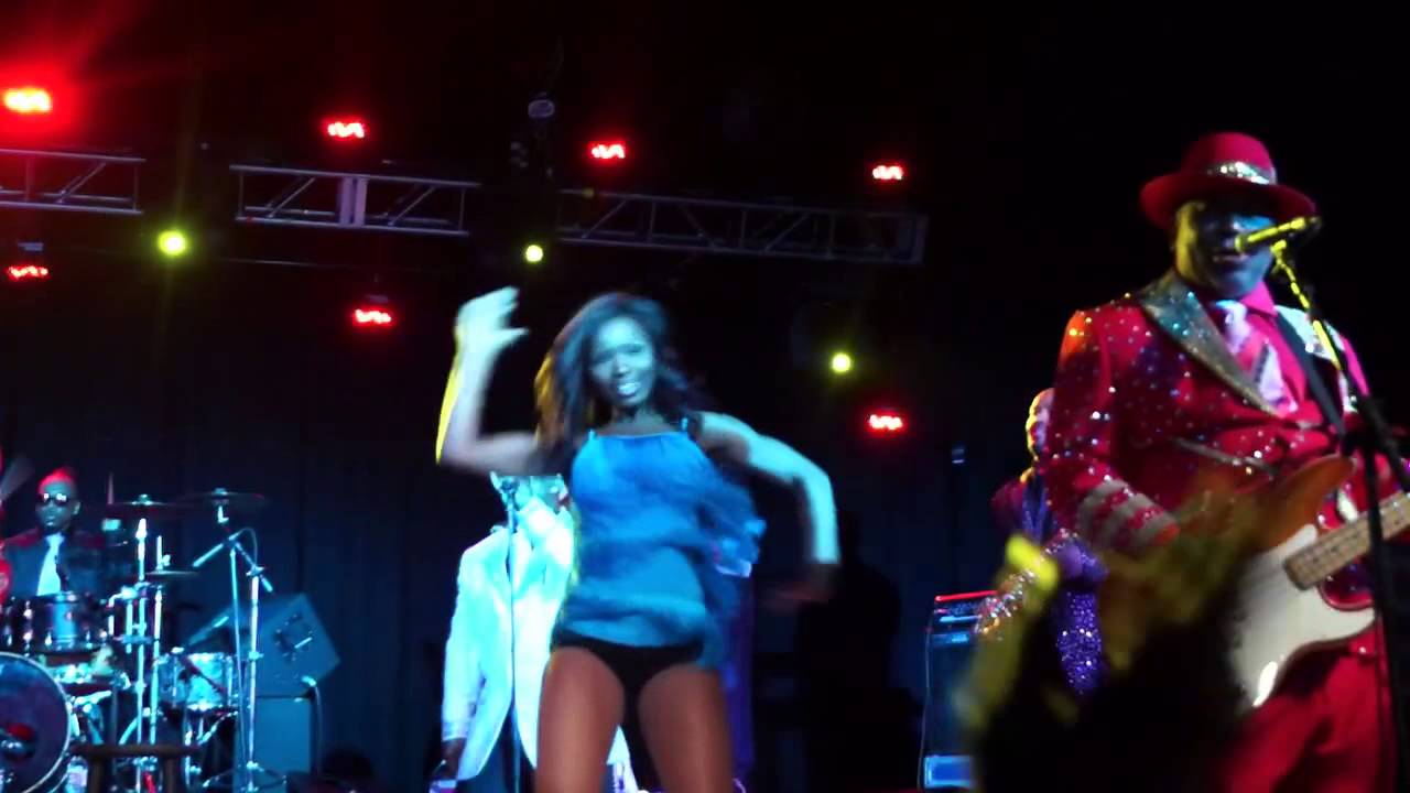 BarKays "She Talks To Me With Her Body" YouTube