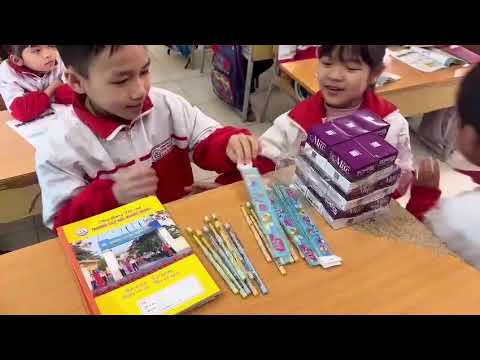 Lớp 3C khen thưởng học sinh hoàn thành tốt nhiệm vụ học tập và rèn luyện tháng 2,3