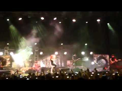 OFFICIAL VIDEO Paramore   Live In Jakarta 3