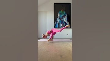 Ever tried this transition? #sidecrow to #headstand #yoga