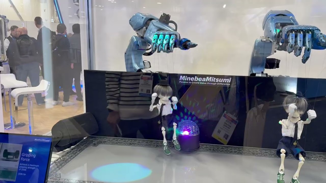 高速にパペットを操る！ 107個のベアリング搭載ロボットハンド：CES