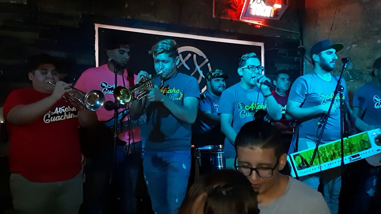 PIENSA EN MI ATRAKO GUACHIN (EN VIVO) YouTube