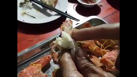 Hướng dẫn cách ăn ghẹ đúng chuẩn.