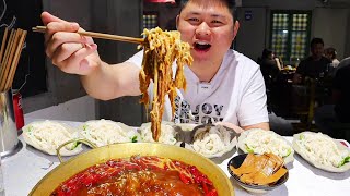 一个人吃爆辣火锅！大胖点一桌千层肚当面条吃，毛肚自由太过瘾了！【都市陈大胖】