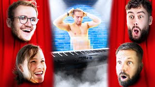 DEVINE LA SCÈNE : il joue du piano... feat @lucas_studio @LeBouseuh @FABI1fr et @Pidi_meg