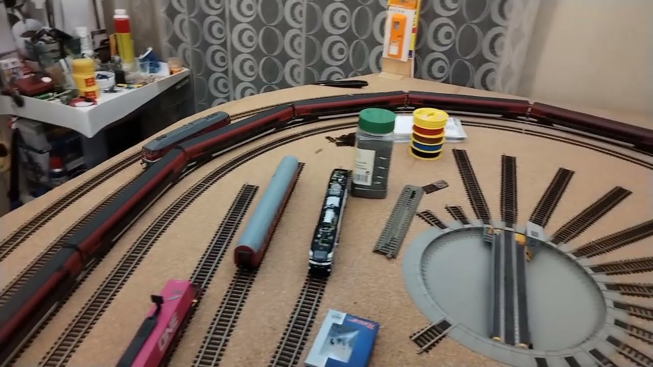 H0 Vasútmodell - Állomási vágányok bekötve. Teszteljük le.
