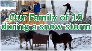 OUR FAMiLY OF 10 DURiNG A SNOW STORM ❄