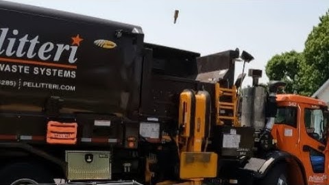 Pellitteri 542 Mack LR Labrie right-hand *packing out* on recycling