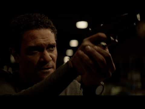 قاتل متسلسل محترف انشق عن عصابة ابوه وقرر ينتقم منهم بطريقته ملخص فيلم شماريخ