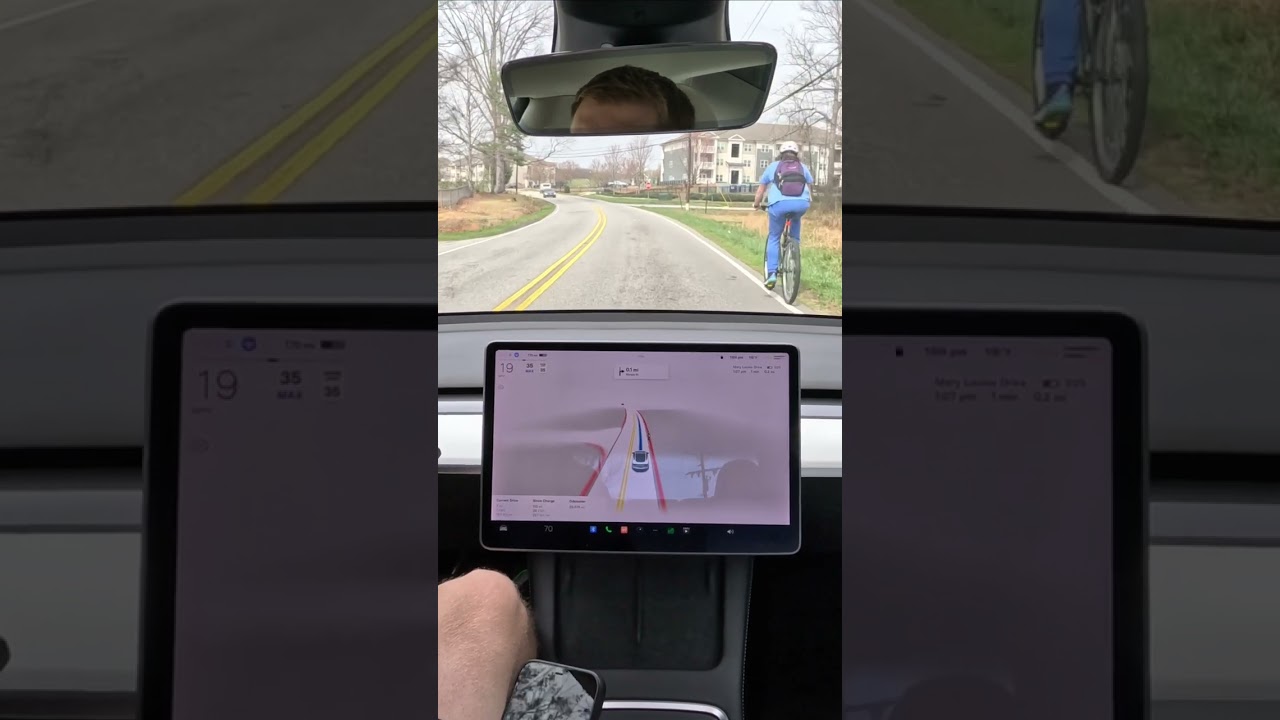 Tesla FSD Beta 🆚 Cyclist 🚴‍♂️