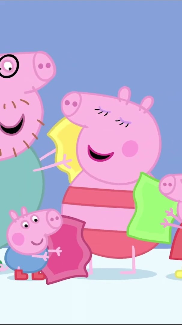 A Frosty Holiday Swim! ❄️ #PeppaPig #Christmas #Shorts