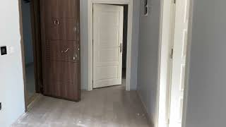 Çarşi İçi̇nde Ana Yola Bakan Uygun Dai̇re