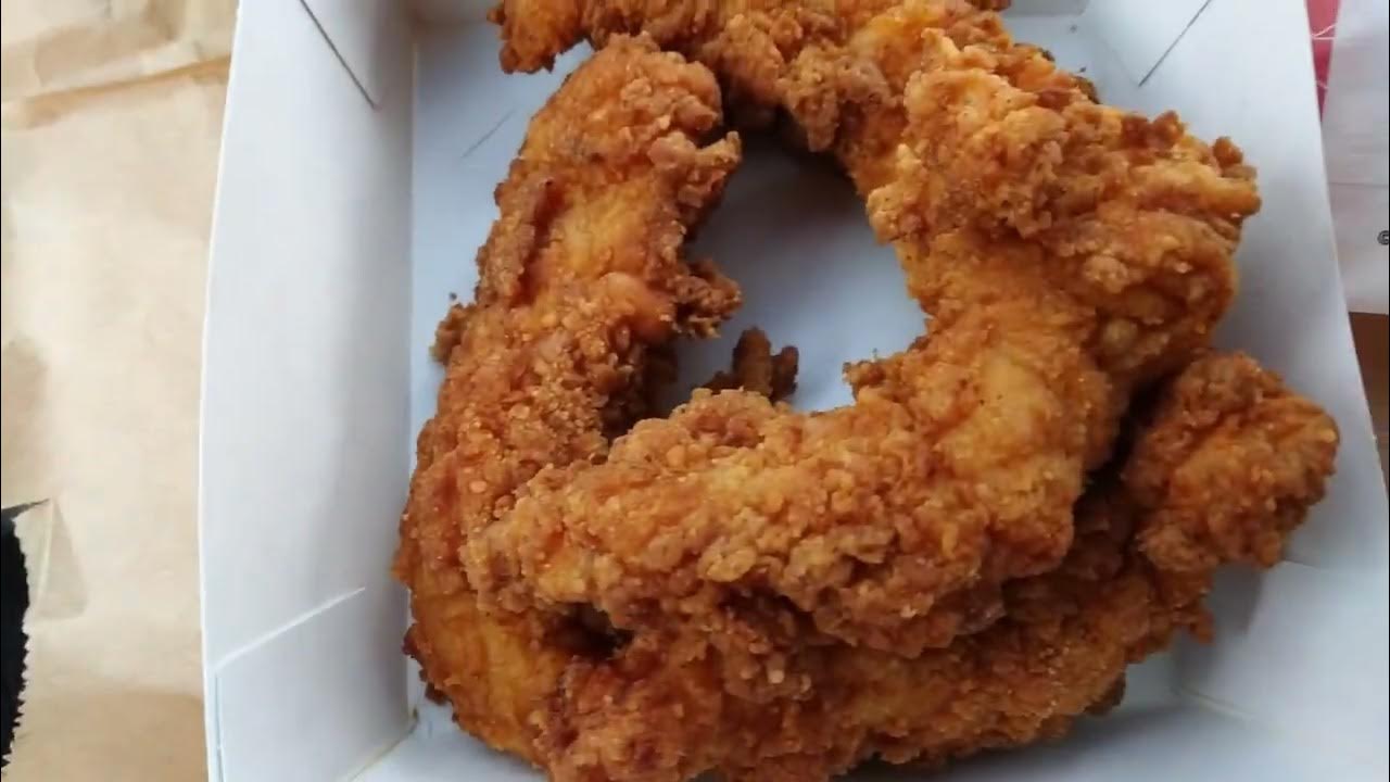 Hardee's chicken tenders combo first time having this whattt no biscuit