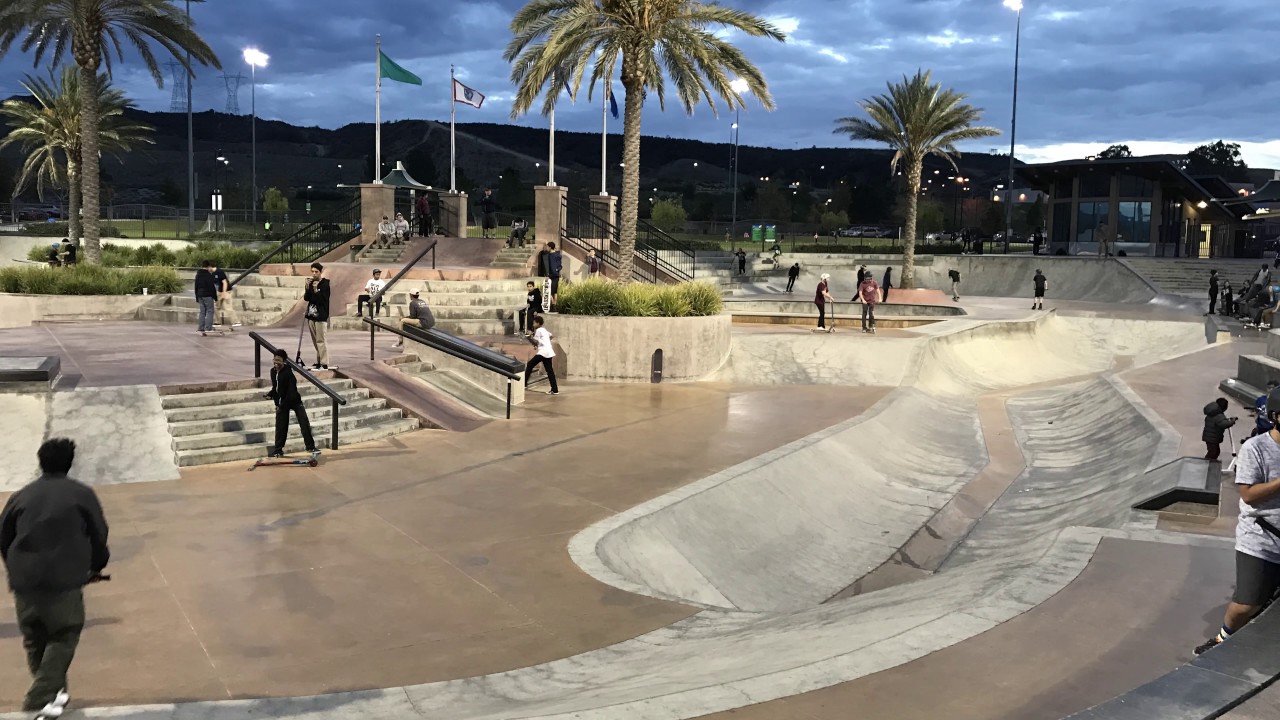 Santa Clarita CA Skatepark (4k) - YouTube
