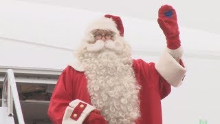 サンタクロースが来日 トナカイ塗装機で成田到着 - YouTube