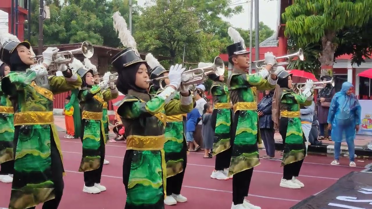 MARCHING BAND SMPN 2 SUMBERPUCUNG MALANG (LOMBA STREET PARADE PIALA BUNG KARNO BLITAR 2024)