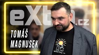 Zdrcený Tomáš Magnusek. Natočil poslední film se Simonou Postlerovou, její smrt ho bolestivě zasáhla