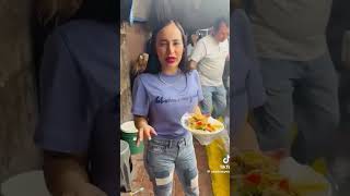 Sandra Cuevas con playera de 70,000 pesos