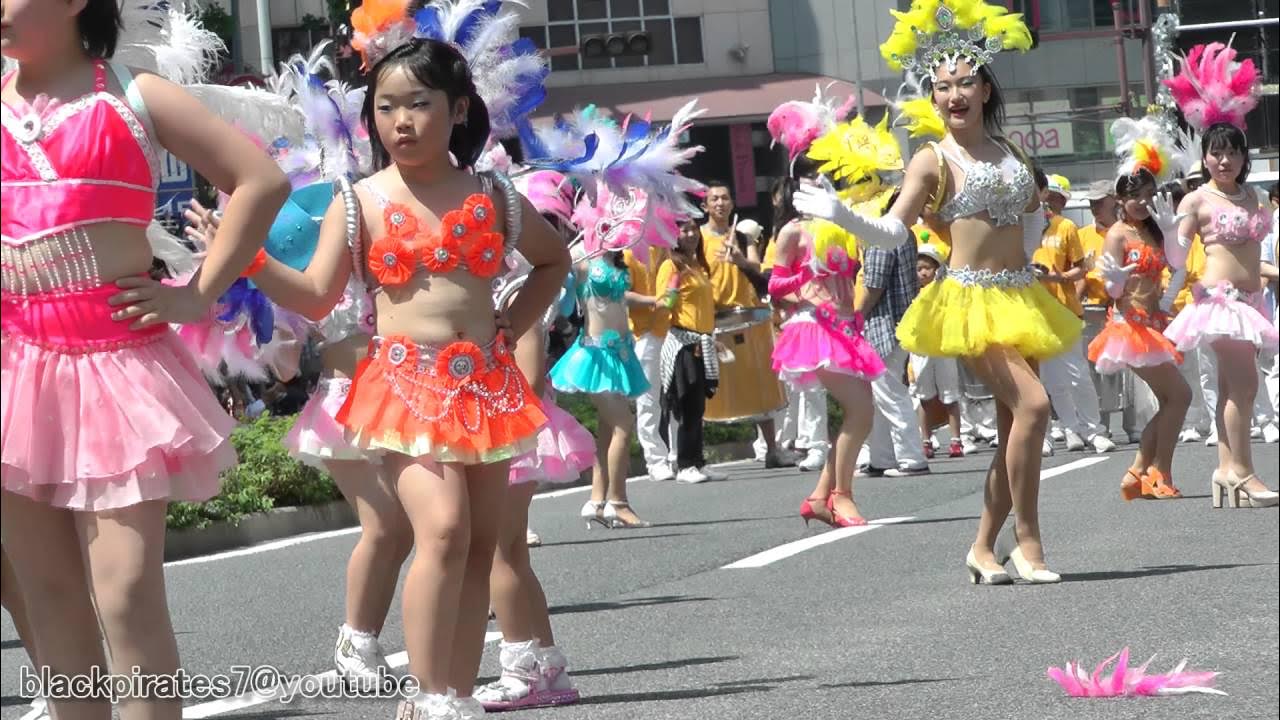 女の子たちのパレード！  SAMBA CARNIVAL (サンバカーニバル)