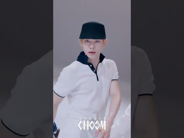 시작부터 비주얼로 기강 제대로 잡는 연준 | STUDIO CHOOM ORIGINAL #shorts