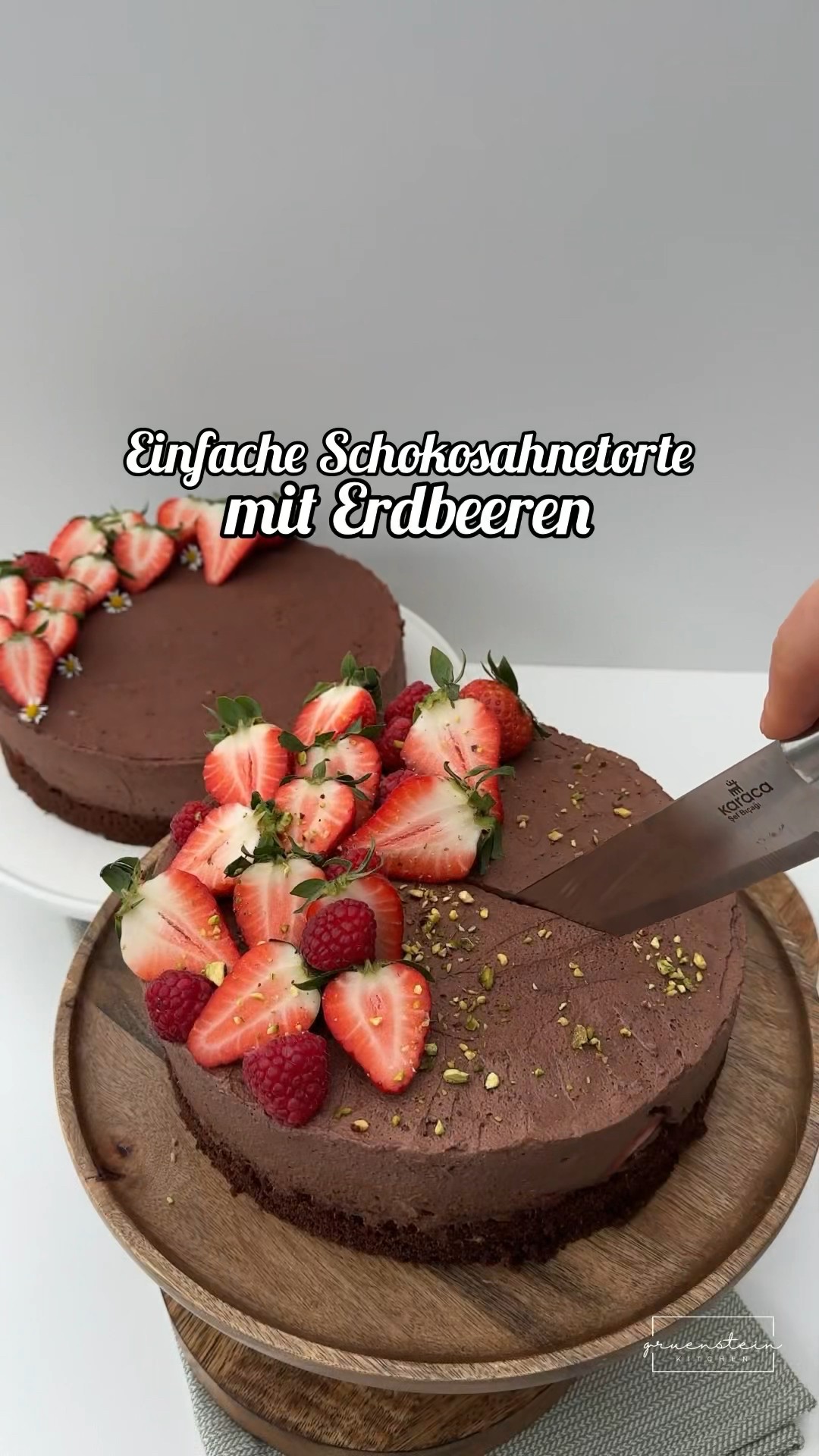Einfache Schokosahnetorte mlt Erdbeeren #erdbeeren #schokolade #torte # ...