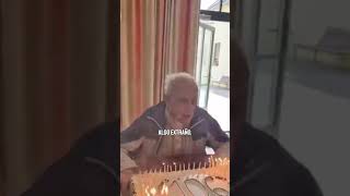 106 años y una luz que sigue brillando #shorts