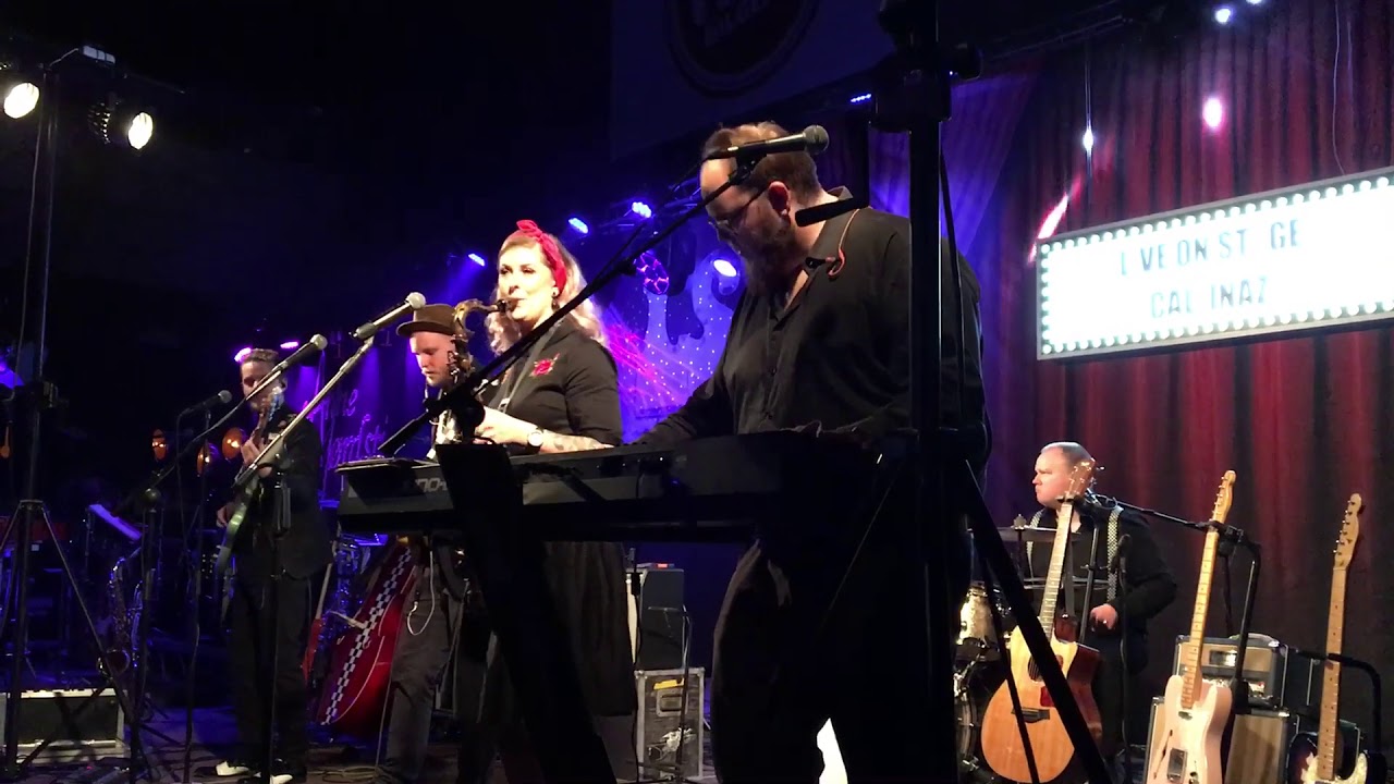 Callinaz - Hot Mamacita