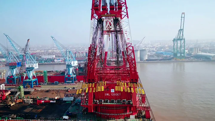 Zhenhua 30 - the world's largest self-propelled single boom crane vessel - DayDayNews