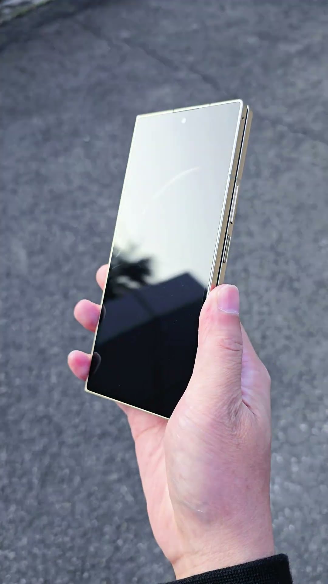 Donate 16,000 yuan to W25 to get a folding screen mobile phone. Which one is better than Huawei's