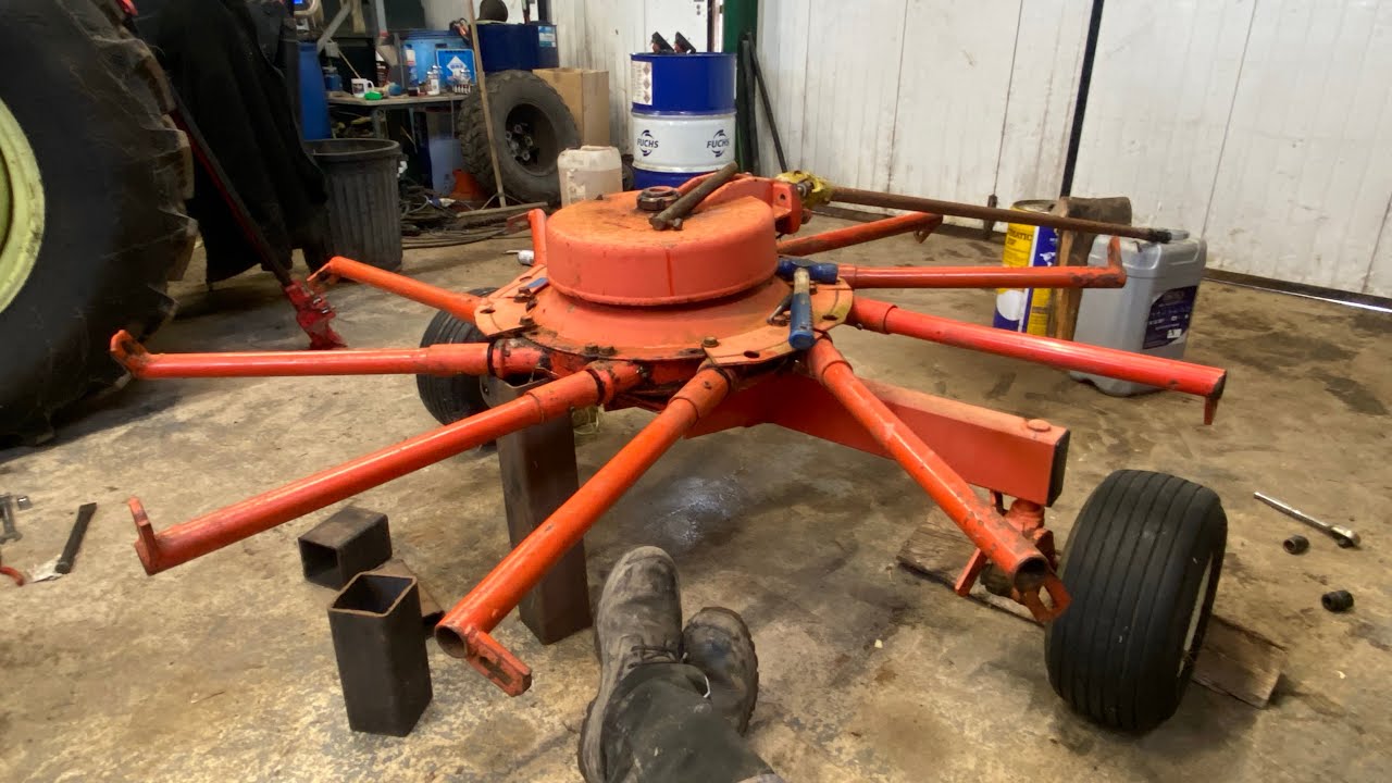 Saturday workshop(s) oh I do pain my self 🤣 Kuhn 4101 rake rebuild part1