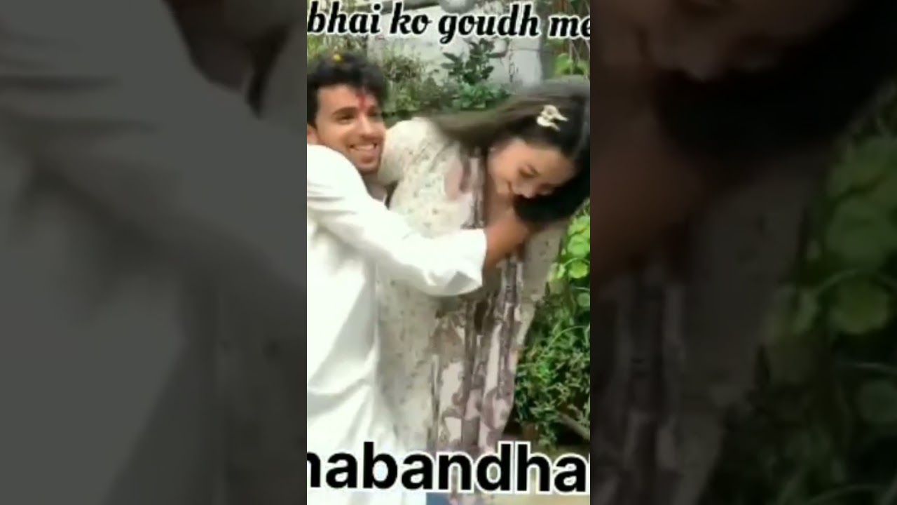 indian girls lift carry boys so easily 💪