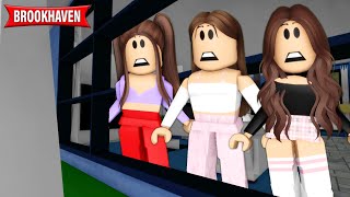 FICAMOS PRESAS NA MANSÃO ASSOMBRADA DO NOSSO AMIGO | Historinhas Brookhaven RP | Roblox