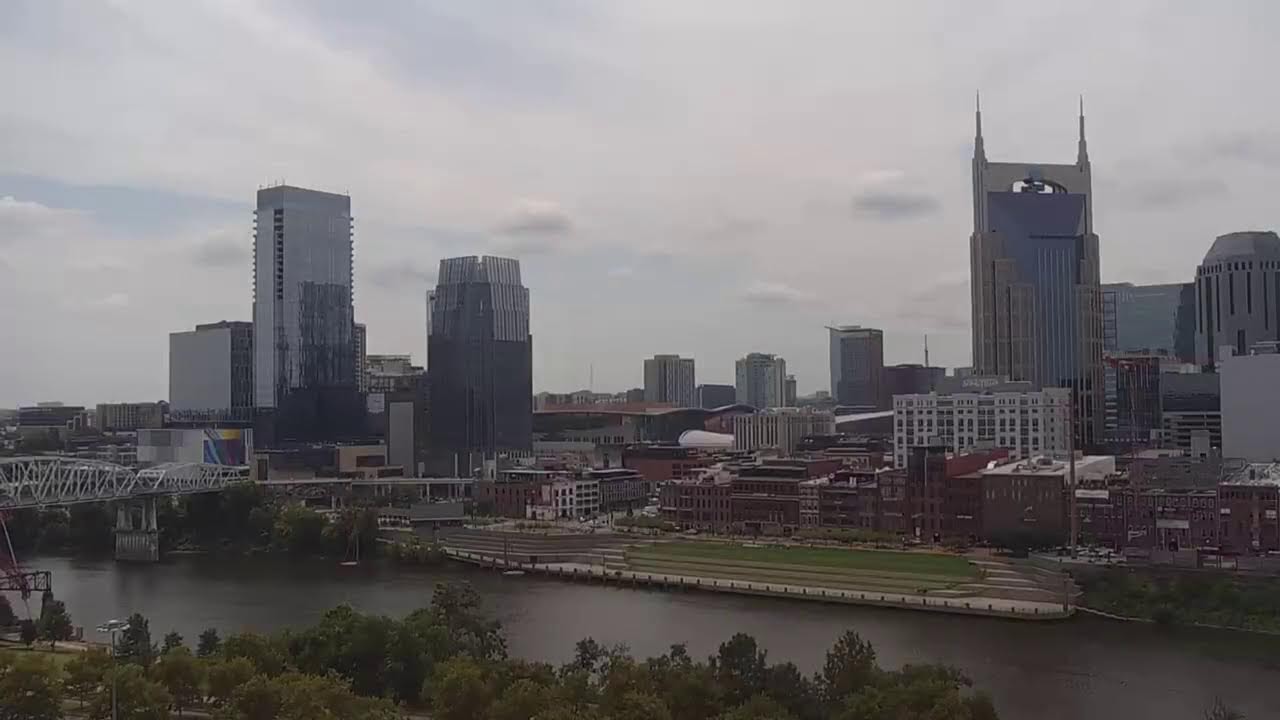 Live camera view of Broadway in Nashville, United States