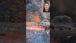 the process of making a nail puller at the end of a crowbar #blacksmith #agriculturaltools