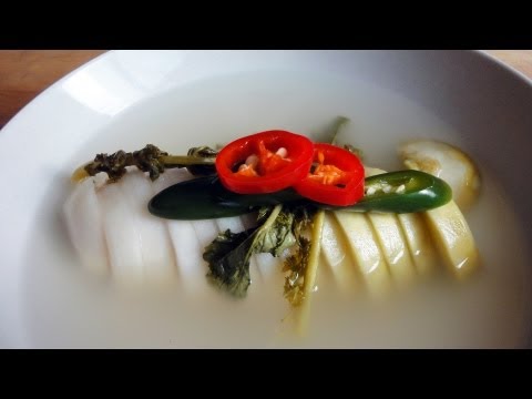 korean-radish-water-kimchi-(dongchimi:-동치미)