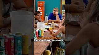 Paul Michael le pregunta a Gabriela Herrera por sus lentes de contacto. 👀😂