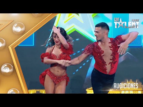 ¡Esta PAREJA sorprendió al jurado con sus pasos de salsa!