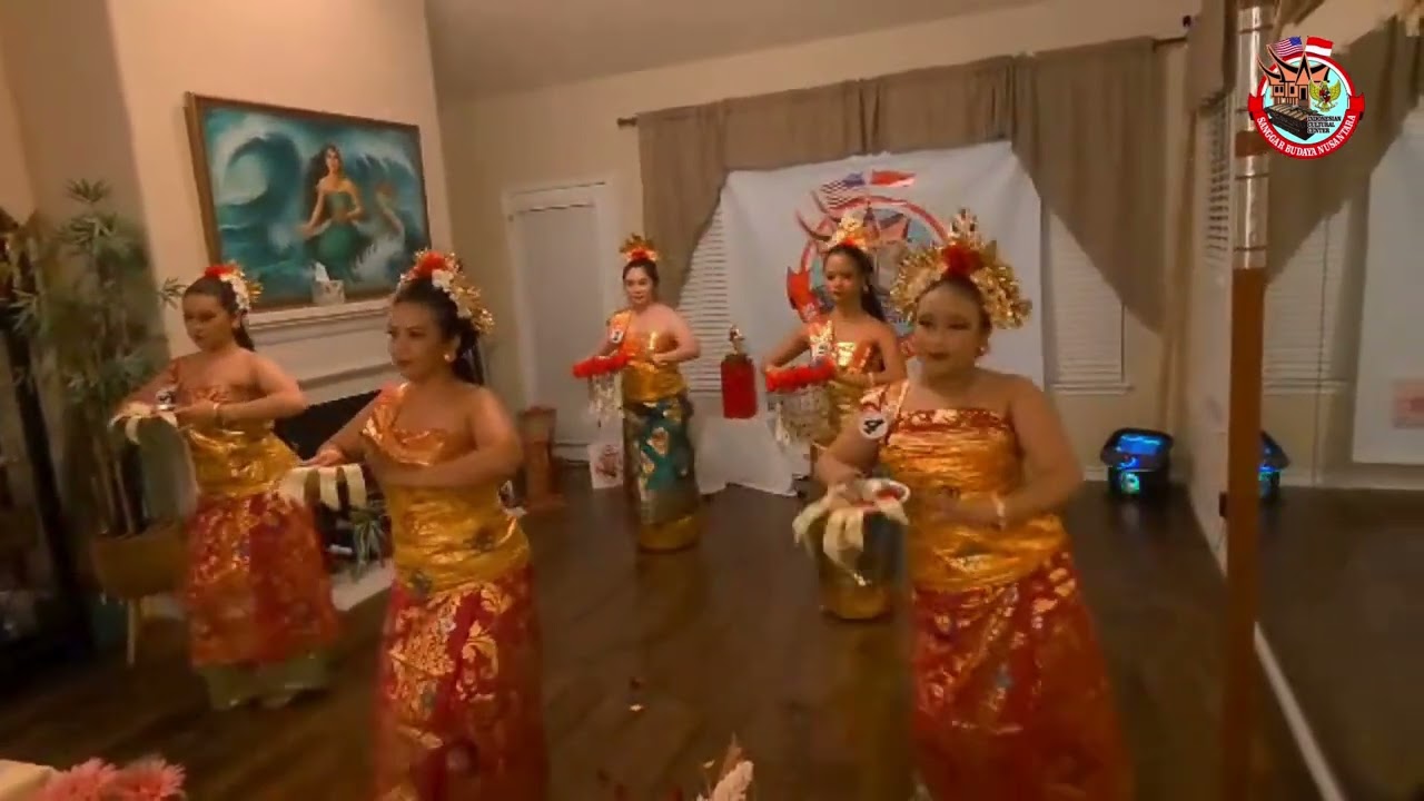 Tari Pendet Competition by Sanggar Budaya Nusantara.