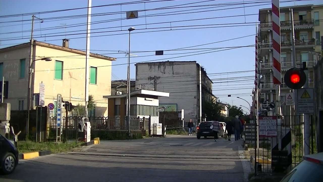 Spoorwegovergang Caserta (I) // Railroad crossing // Passaggio a livello