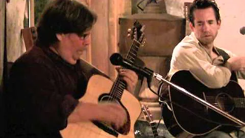 Guitarists in the Round - Dale Rucker playing an o...